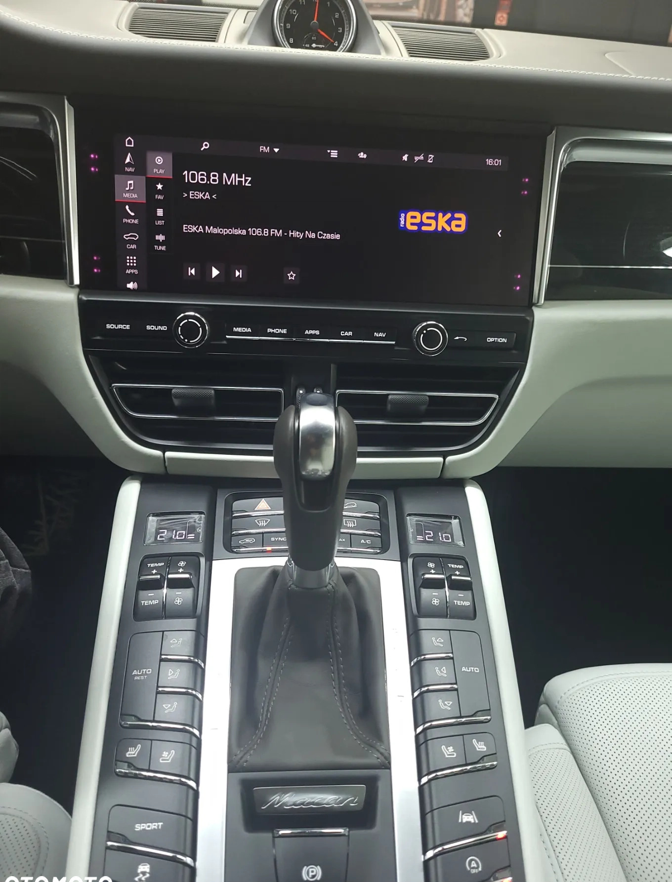 Porsche Macan cena 259000 przebieg: 21450, rok produkcji 2021 z Zakopane małe 529
